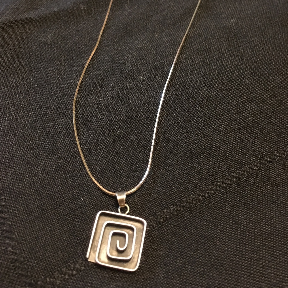 Vintage Israeli Symbol/Pendant & 18" Box Chain